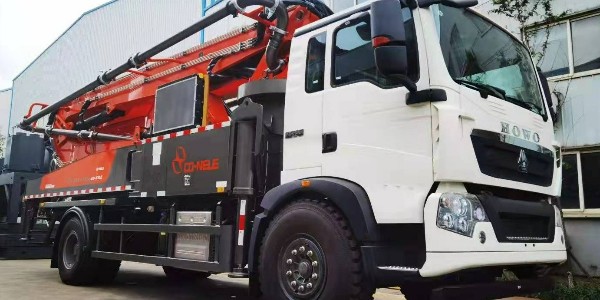 科尼樂(lè)豪沃底盤(pán) 39米泵車(chē)